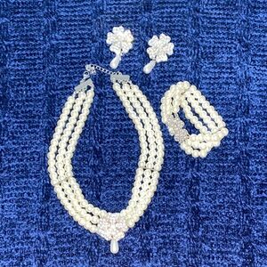 Elegant Pearl Jewelry Set